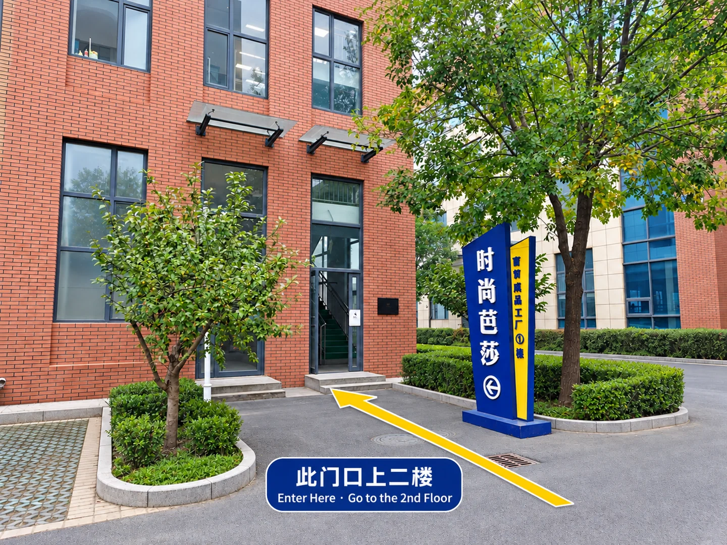 03 · 从箭头所示门口上二楼